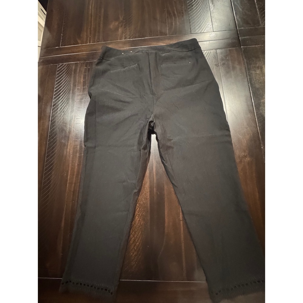Chicos Black Eyelet Trim Cropped Pull On Pants Size 2.5 US 14 Stretch Straight - Picture 2 of 5